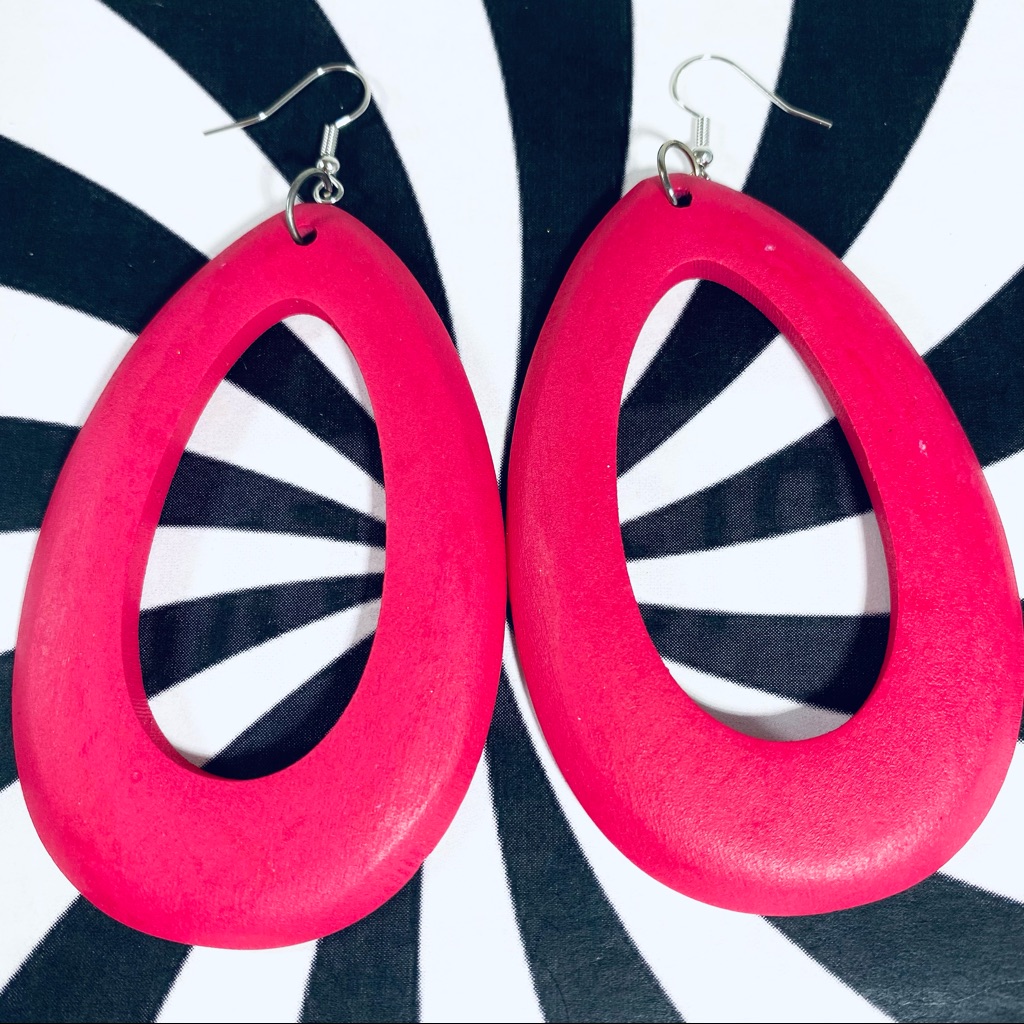 Hot Pink Oval Cut Out Wooden Hoop Earrings Mod 22$
